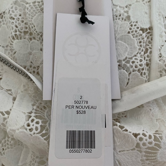 Luxurious Lace vest/tunic. Zip up with hood - Picture 5 of 8